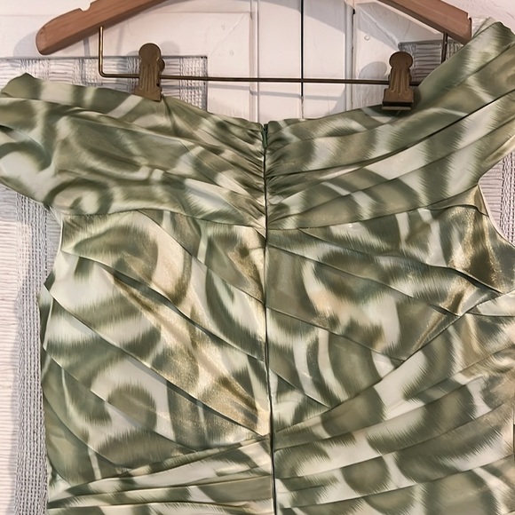 Badgley Mischka cocktail green and cream off shoulder dress Sz 10 - Picture 5 of 7